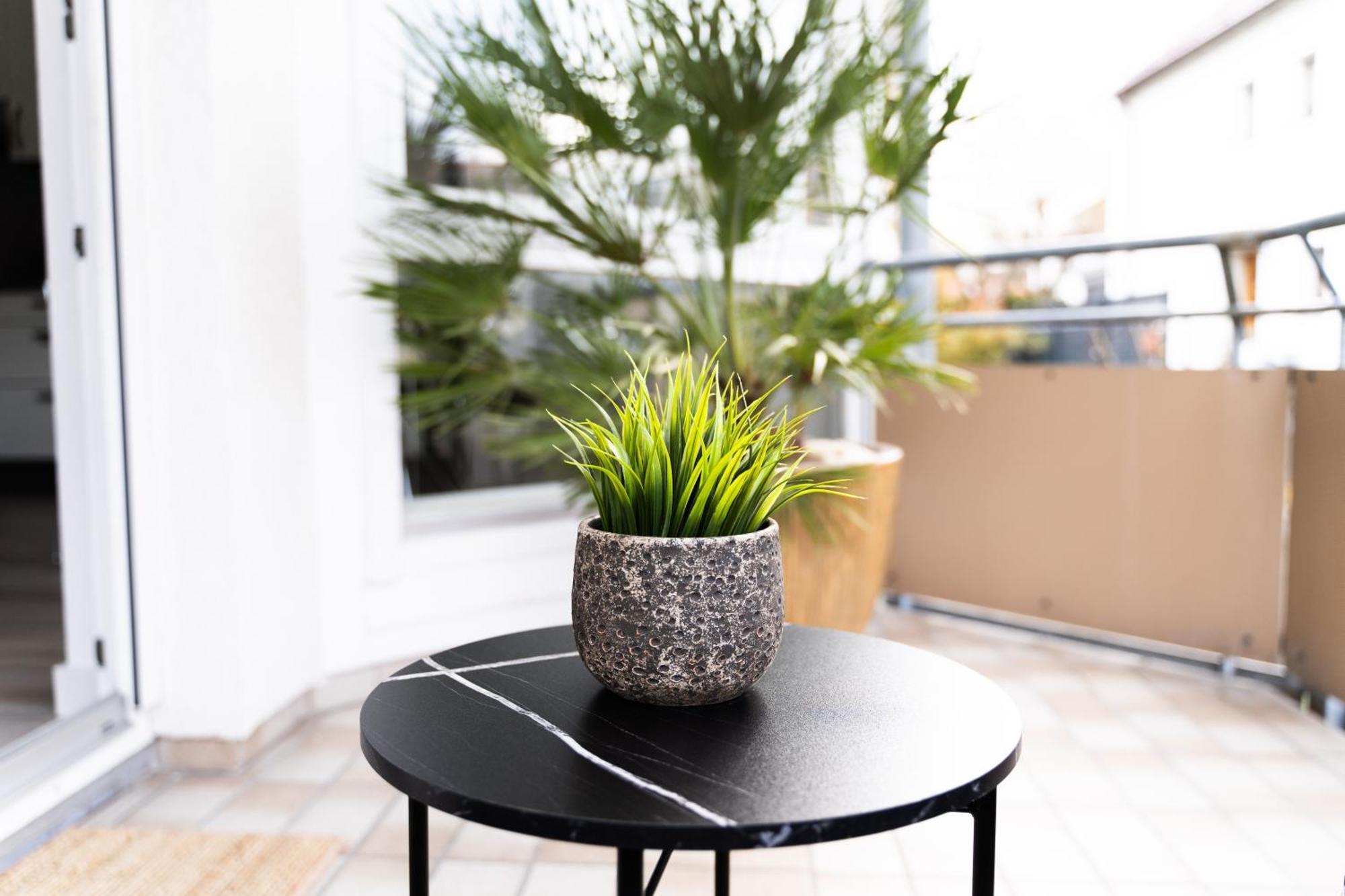 Lubu Stay Central, Cozy, With Workspace And Parking Ludwigsburg Bagian luar foto